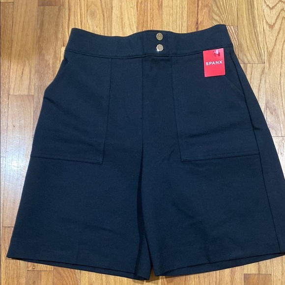SPANX NWT Ponte Button Tab Shorts - Picture 1 of 4